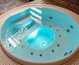 Sélection de spas : inox, design, mosaïque, extérieur, rond, haut de gamme, LED