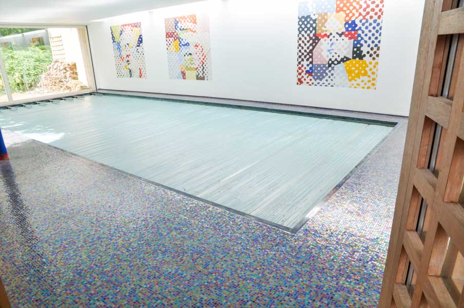 Sécurité d'une piscine en carrelage : comment prévenir les accidents